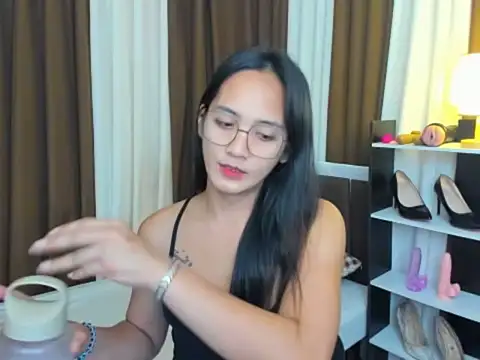 Snapshot of URHottestAngel chatting on September 2025 05:02:01 PM URHottestAngel online show from September 2025 05:02:01 PM