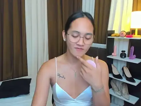 Snapshot of URHottestAngel chatting on October 2025 04:35:02 PM URHottestAngel online show from October 2025 04:35:02 PM