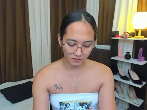 Snapshot of URHottestAngel chatting on October 2025 04:50:01 PM URHottestAngel online show from October 2025 04:50:01 PM