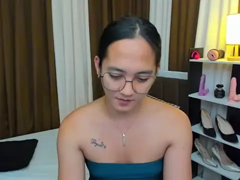 Snapshot of URHottestAngel chatting on October 2025 12:34:02 PM URHottestAngel online show from October 2025 12:34:02 PM