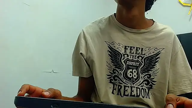 Snapshot of daniel_evans69 chatting on November 2025 12:15:01 PM daniel evans69 online show from November 2025 12:15:01 PM