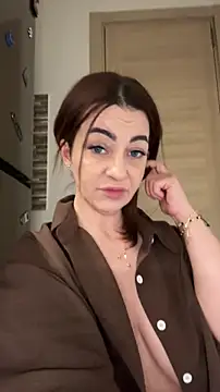 Roxanne Skye online show from November 2025 04:56:01 PM