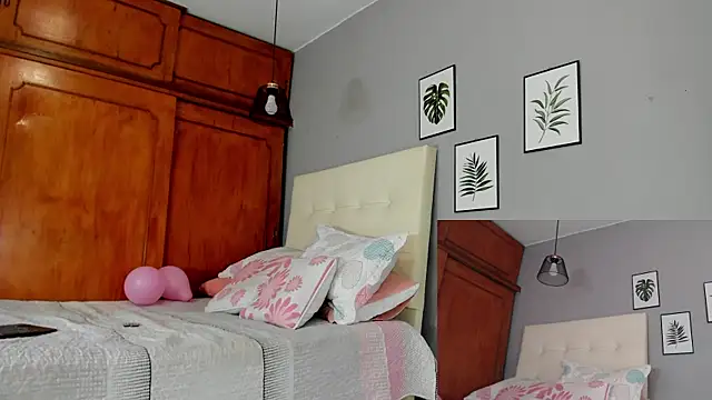 Snapshot of SophieW1 chatting on October 2025 12:17:01 PM SophieW1 online show from October 2025 12:17:01 PM