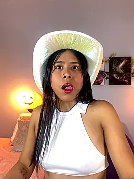 Snapshot of SophieW1 chatting on October 2025 12:12:02 PM SophieW1 online show from October 2025 12:12:02 PM