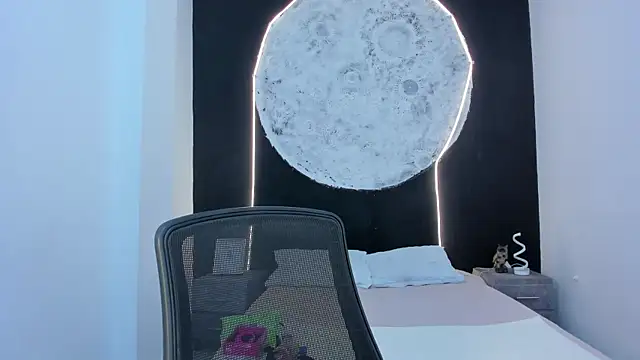 Snapshot of ScarletMoon1_ chatting on October 2025 08:33:01 PM ScarletMoon1 online show from October 2025 08:33:01 PM