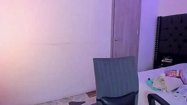 Snapshot of ScarletMoon1_ chatting on October 2025 08:33:02 PM ScarletMoon1 online show from October 2025 08:33:02 PM