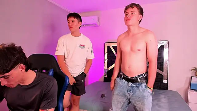 Snapshot of Handsomeboyss19 chatting on February 2026 03:02:02 AM Handsomeboyss19 online show from February 2026 03:02:02 AM