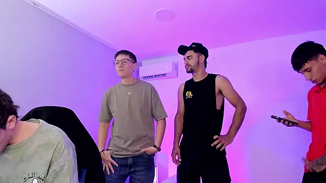 Handsomeboyss19 online show from May 2026 08:47:01 PM