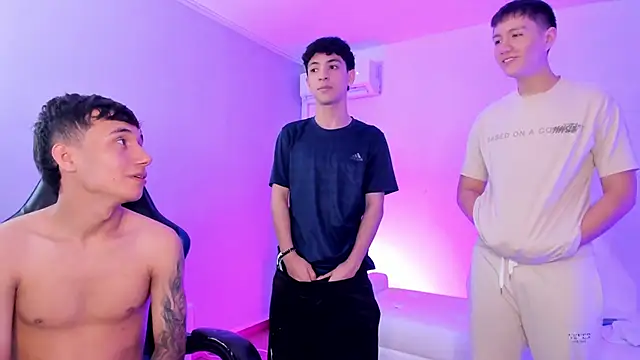 Handsomeboyss19 online show from May 2026 08:47:01 PM