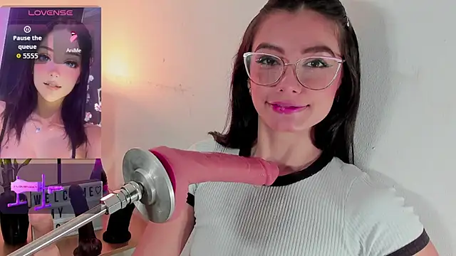 valentinna montess online show from November 2025 01:21:02 PM