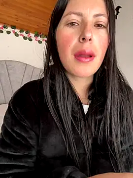 Mia salinass online show from October 2025 07:05:02 PM