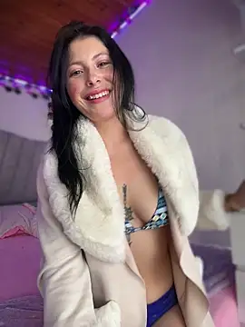 Mia salinass online show from April 2026 07:22:01 PM
