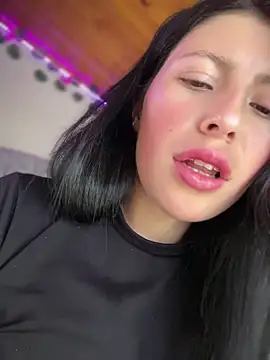 Mia salinass online show from June 2026 08:00:01 PM