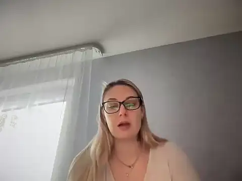 Snapshot of NikexPretty chatting on November 2025 10:41:02 AM NikexPretty online show from November 2025 10:41:02 AM