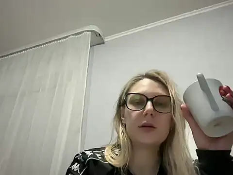 Snapshot of NikexPretty chatting on December 2025 07:42:01 PM NikexPretty online show from December 2025 07:42:01 PM