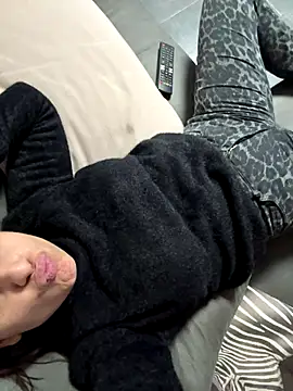 BabyLeopard online show from October 2025 05:46:01 PM