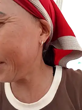 Snapshot of me-cute chatting on September 2025 04:12:02 AM me-cute online show from September 2025 04:12:02 AM