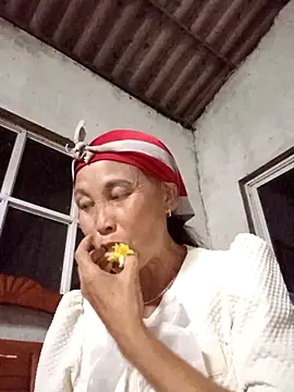 Snapshot of me-cute chatting on October 2025 05:42:01 PM me-cute online show from October 2025 05:42:01 PM