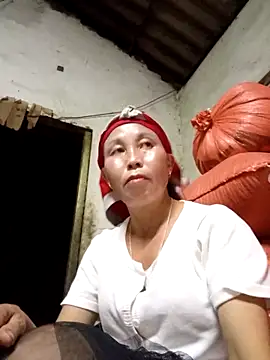 Snapshot of me-cute chatting on October 2025 11:42:01 AM me-cute online show from October 2025 11:42:01 AM