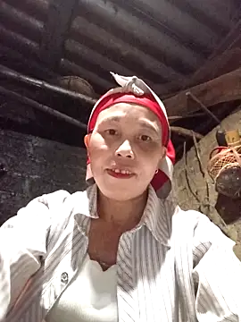 Snapshot of me-cute chatting on November 2025 12:29:02 PM me-cute online show from November 2025 12:29:02 PM