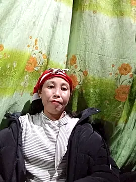 Snapshot of me-cute chatting on November 2025 11:44:01 AM me-cute online show from November 2025 11:44:01 AM