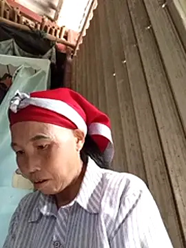 Snapshot of me-cute chatting on November 2025 07:41:02 AM me-cute online show from November 2025 07:41:02 AM