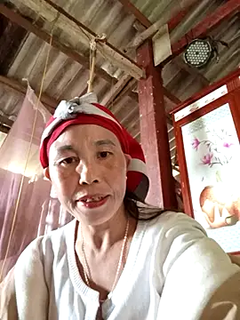 Snapshot of me-cute chatting on November 2025 12:42:02 AM me-cute online show from November 2025 12:42:02 AM