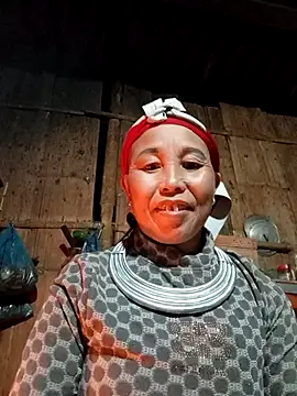 Snapshot of me-cute chatting on November 2025 12:15:02 PM me-cute online show from November 2025 12:15:02 PM