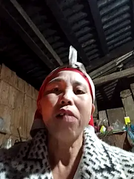 Snapshot of me-cute chatting on December 2025 11:04:01 AM me-cute online show from December 2025 11:04:01 AM