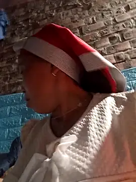 Snapshot of me-cute chatting on December 2025 11:10:02 PM me-cute online show from December 2025 11:10:02 PM