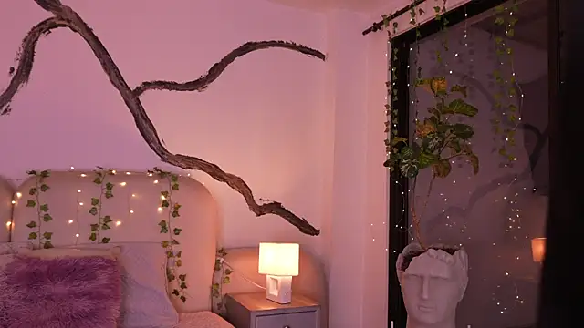 SarahCastro1  online show from November 2025 04:50:02 AM