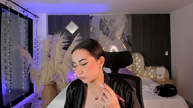 SarahCastro1  online show from February 2026 04:53:01 AM