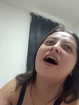 SarahCastro1  online show from April 2026 05:01:02 AM