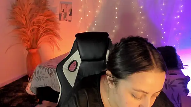 SarahCastro1  online show from May 2026 01:44:01 AM