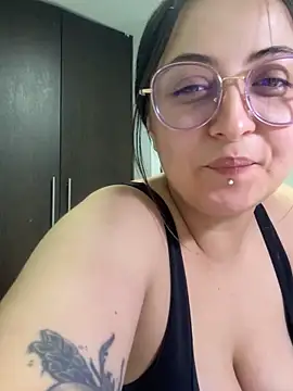 SarahCastro1  online show from May 2026 10:40:02 PM