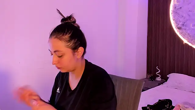 SarahCastro1  online show from June 2026 12:24:02 AM