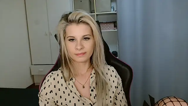 KristineGlow online show from May 2026 06:35:01 PM