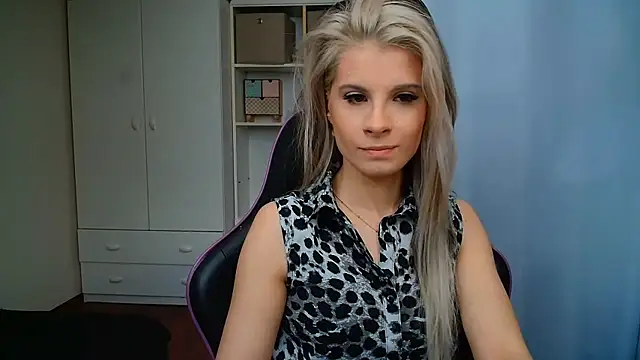 KristineGlow online show from June 2026 06:15:01 AM