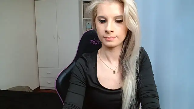 KristineGlow online show from June 2026 02:17:02 PM