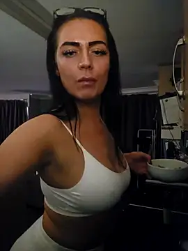 Snapshot of KissMeKylie chatting on November 2025 11:05:02 PM KissMeKylie online show from November 2025 11:05:02 PM