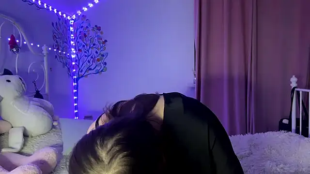 HoneyMist online show from October 2025 06:05:01 PM