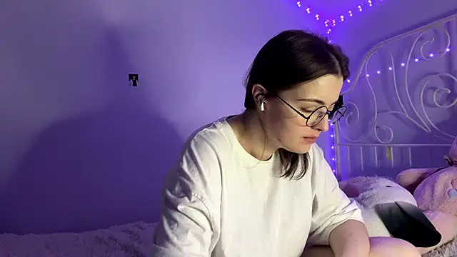 HoneyMist online show from November 2025 03:12:01 PM