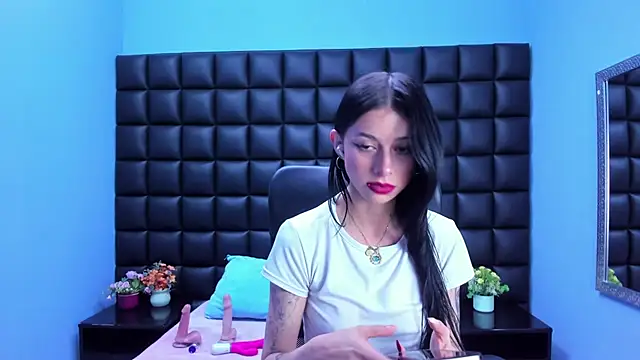 Snapshot of Dulce_Miaa_ chatting on February 2026 05:44:02 PM Dulce Miaa online show from February 2026 05:44:02 PM