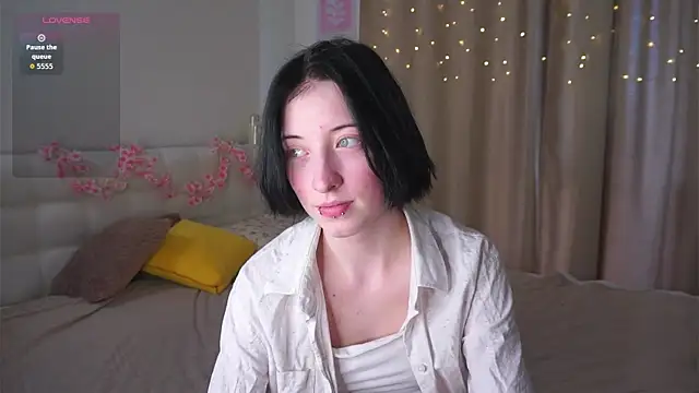 JuanaFriesz online show from March 2026 09:10:01 AM