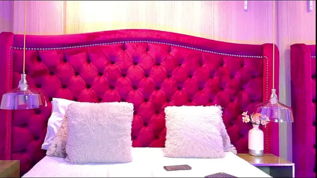 kendalFox  online show from April 2026 08:15:01 PM