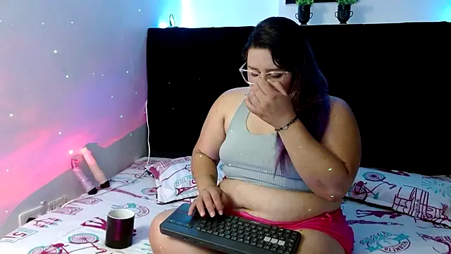 Snapshot of EmmaTower chatting on September 2025 01:37:01 PM EmmaTower online show from September 2025 01:37:01 PM