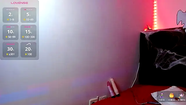 Snapshot of EmmaTower chatting on October 2025 07:42:02 PM EmmaTower online show from October 2025 07:42:02 PM