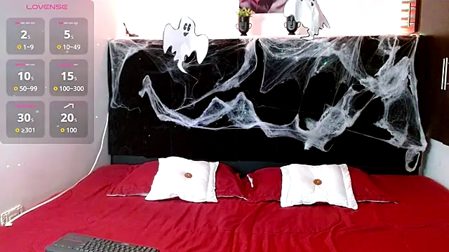 Snapshot of EmmaTower chatting on October 2025 07:32:02 PM EmmaTower online show from October 2025 07:32:02 PM