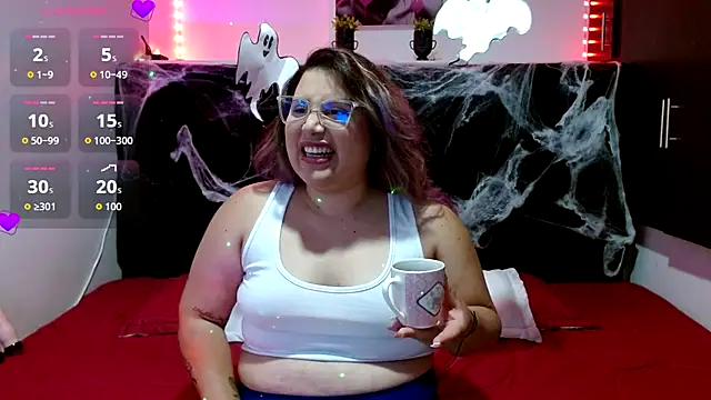 Snapshot of EmmaTower chatting on October 2025 01:52:01 PM EmmaTower online show from October 2025 01:52:01 PM