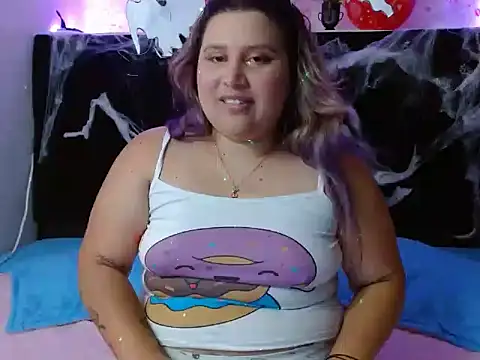 Snapshot of EmmaTower chatting on October 2025 07:48:02 PM EmmaTower online show from October 2025 07:48:02 PM